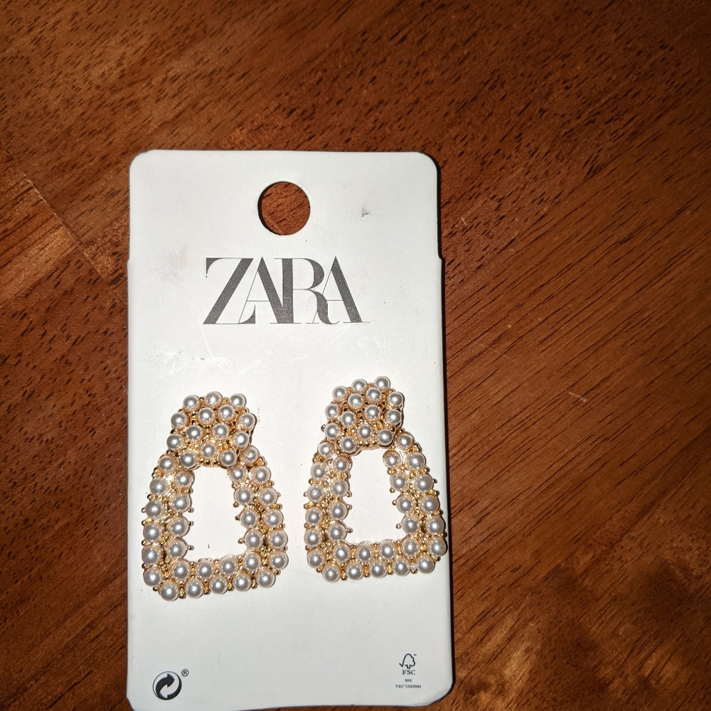 Ladies pearl earrings